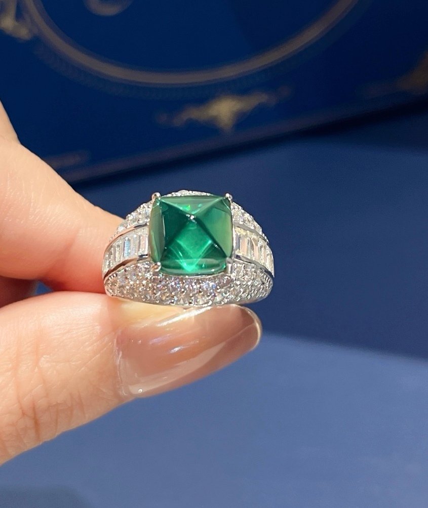 Luxury model surgerloaf lab grown surgerloaf imitation emerald ring Luxury model surgerloaf lab grown surgerloaf imitation emerald ring